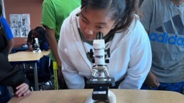 iLEAD Lancaster 6th graders microscope science lab (6)